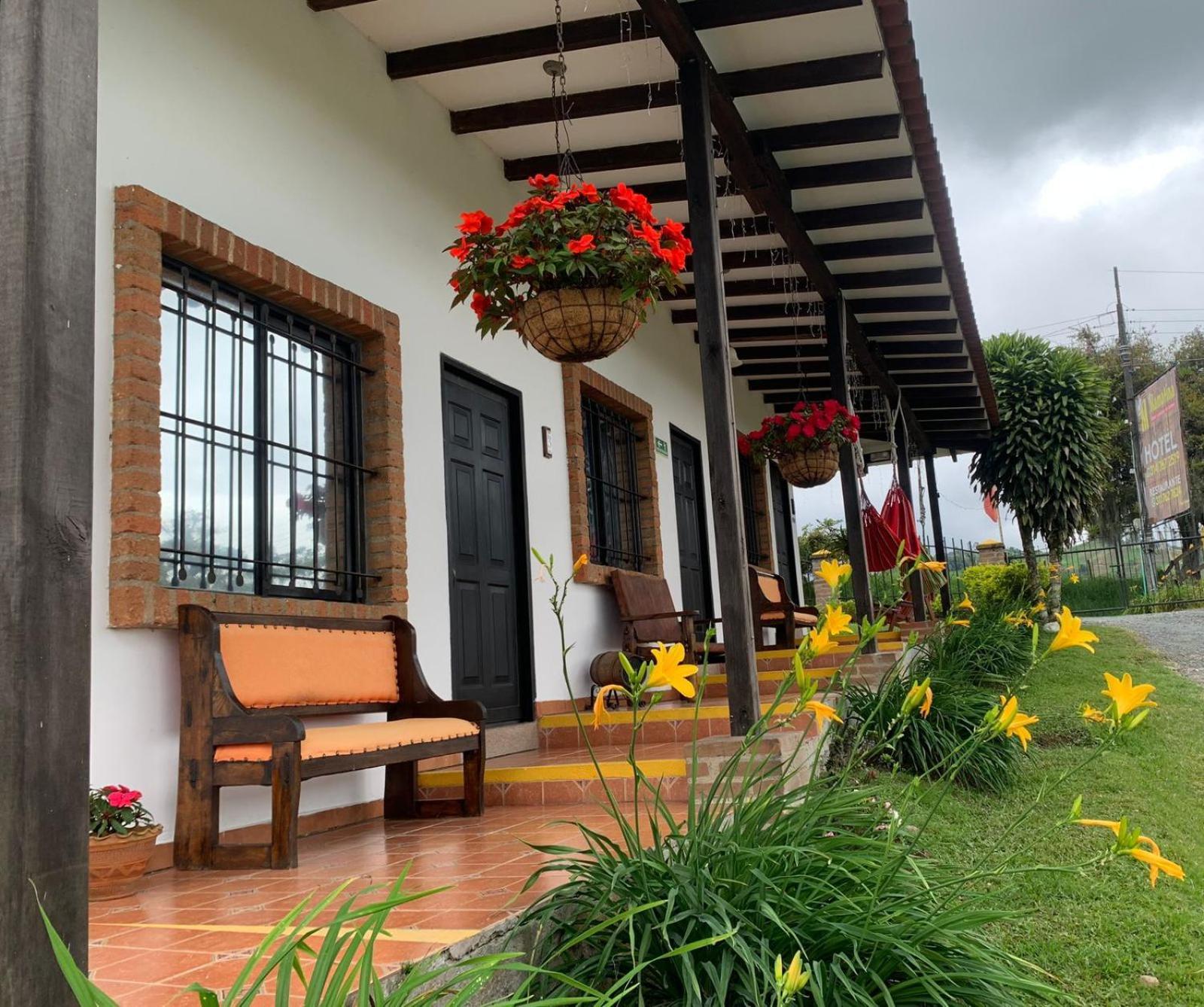 Mamatina Hotel Santa Rosa de Cabal Bagian luar foto